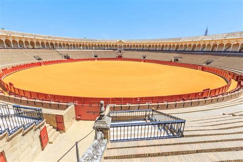  Plaza de Toros de La Maestranza: Historia i Klasyka Hiszpańskiej Rozrywki w Sercu Sewilli