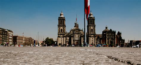 Zócalo de Zacatecas: History Whispered Through Ancient Stones and Lively Plaza Culture!