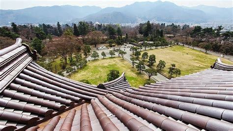 Tsuruga Castle, Pomnik Japońskiej Historii i Piękna Architektura!